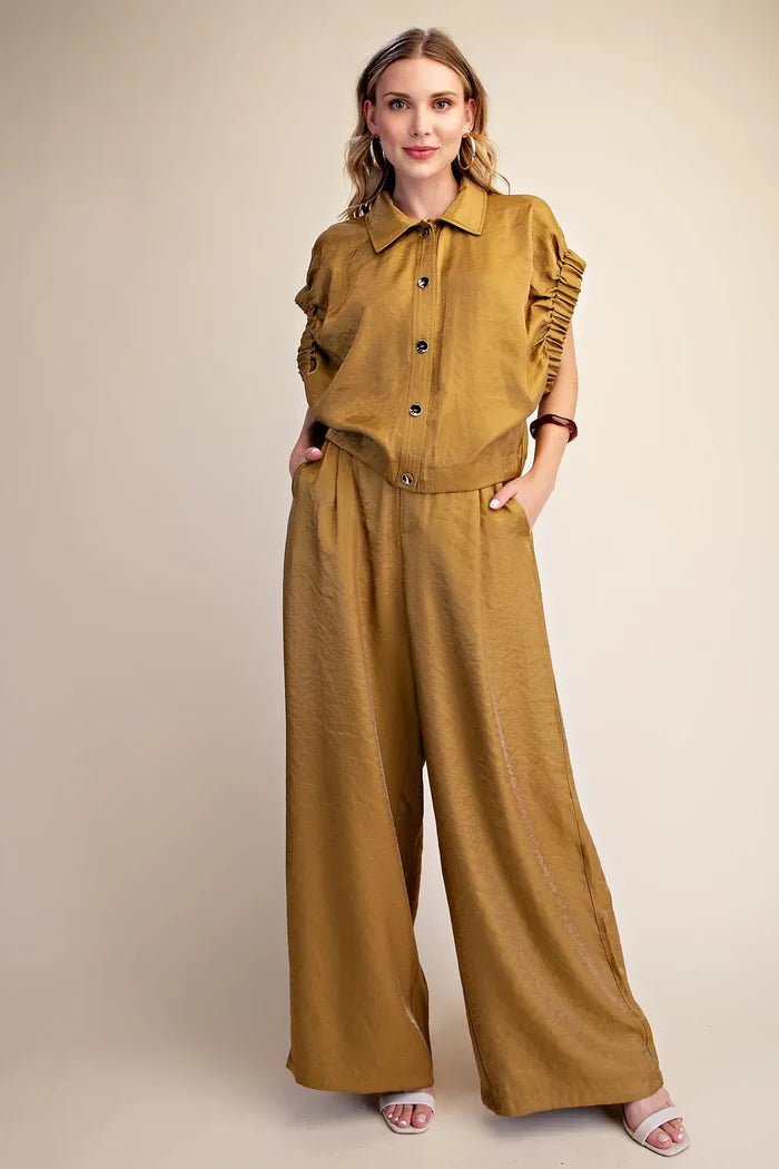 Addison Collared Blouse with Short Elastic Band Sleeve