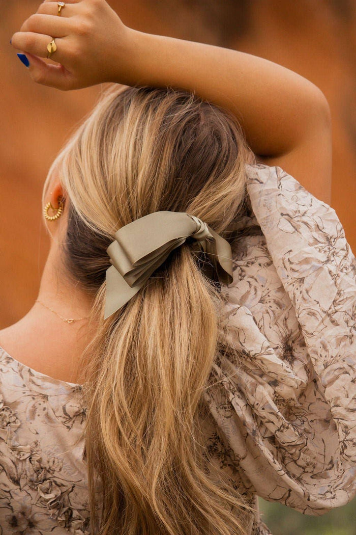 Andi Ribbon Banana Claw Clip (Color Options Available)
