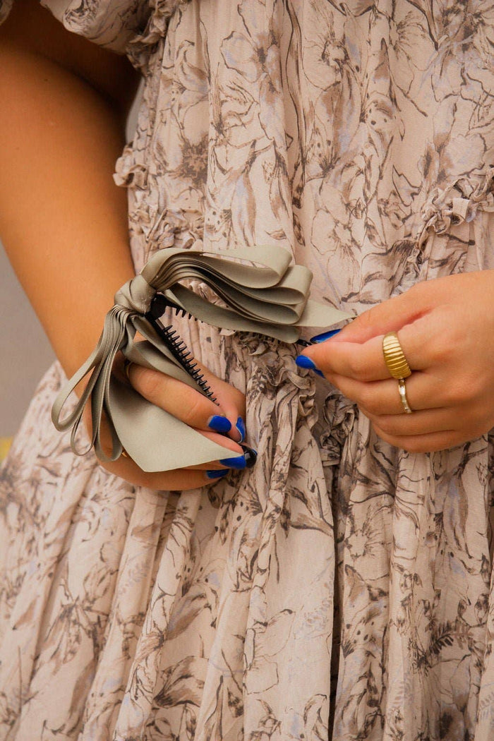Andi Ribbon Banana Claw Clip (Color Options Available)