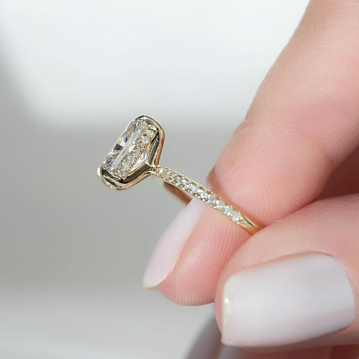 Elegant Radiant Cut Engagement Ring For Women In Sterling Silver