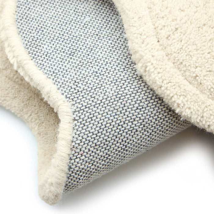 Scalloped Elsie Rug Cream- 100% wool rug featuring a wavy border.
